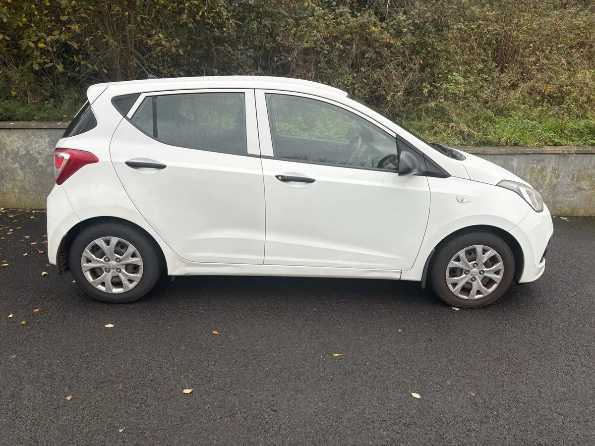 Hyundai i10 immaculate - Image 2
