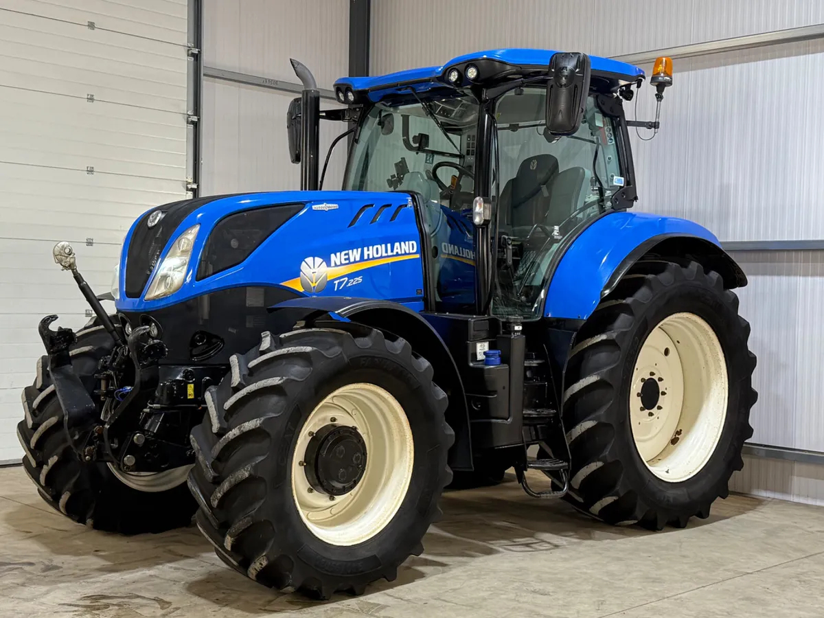 NewHolland T7.225 AutoCommand - Image 1