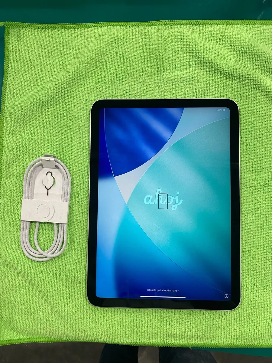 iPad 10 2022 10.9" 64Gb Silver Perfect X-mas Gift - Image 1