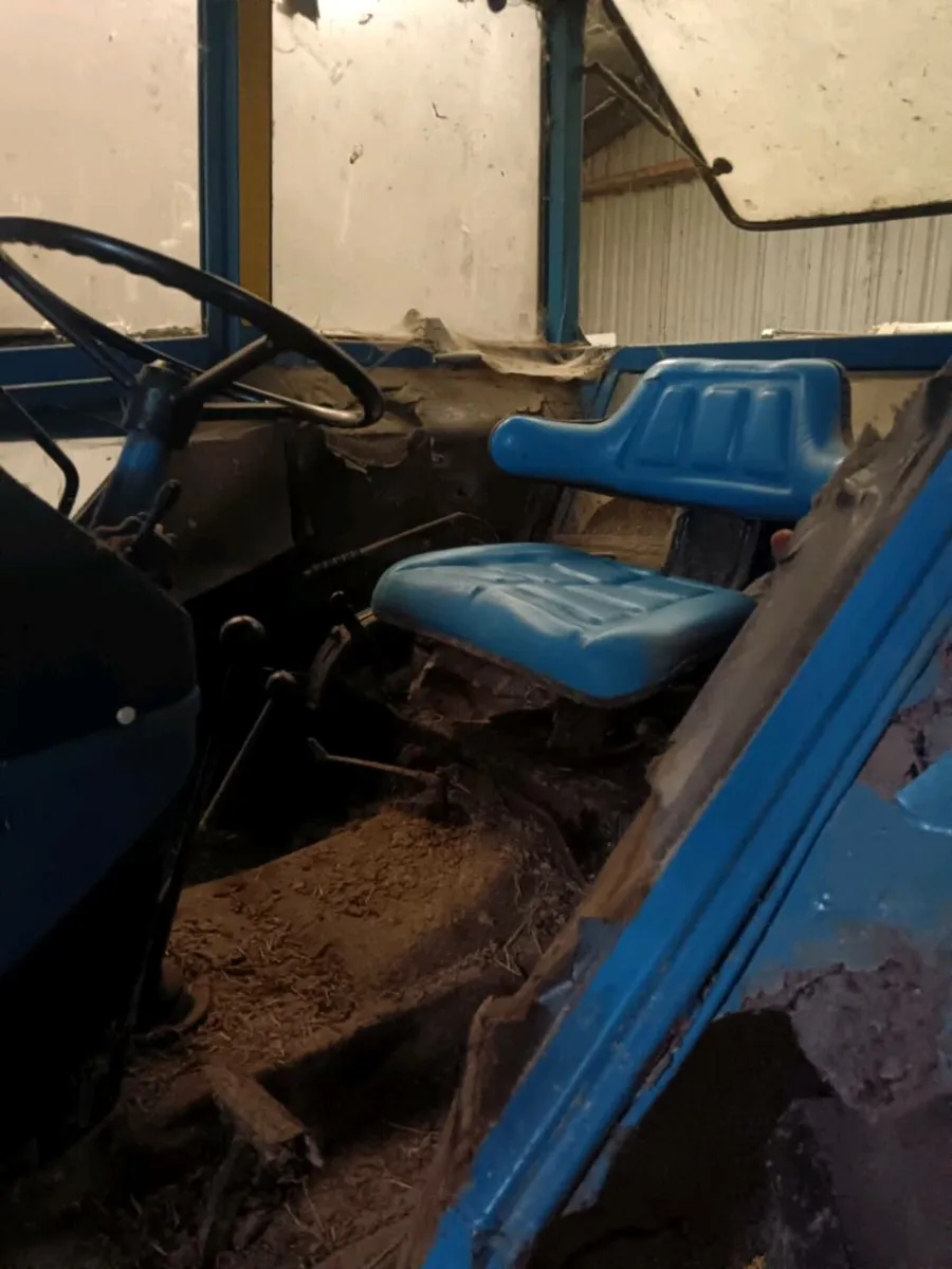 Ford 4610. - Image 4