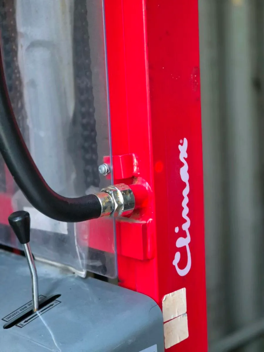 Electric stackers. - Image 1