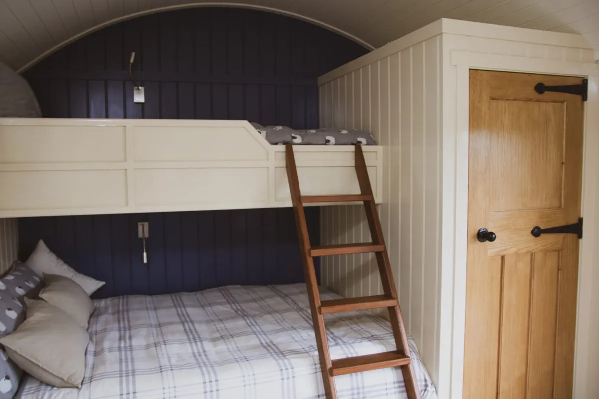 Sheperds Hut - Mint Condition - Image 4