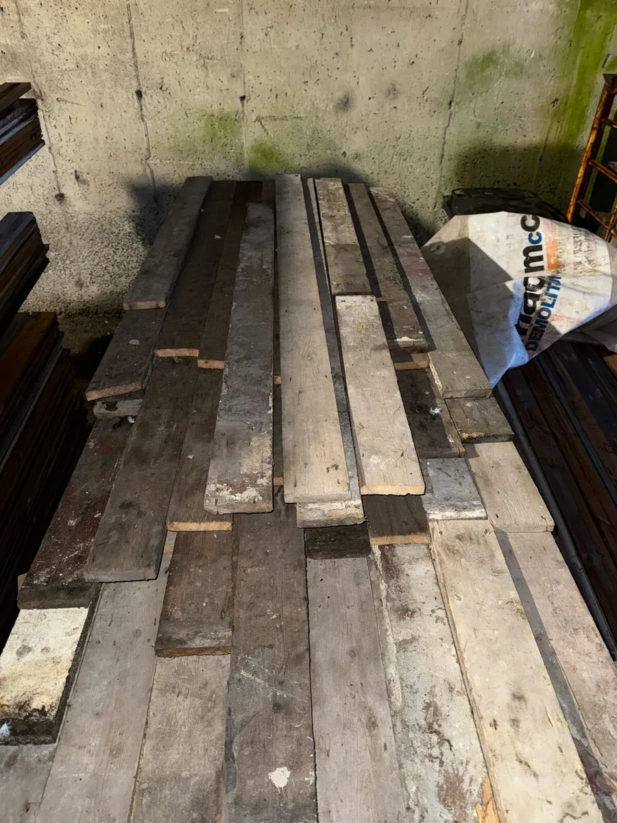 Square edge pine flooring . - Image 2