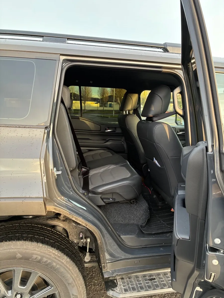 New model  Toyota Land Cruiser 2025 - Image 4