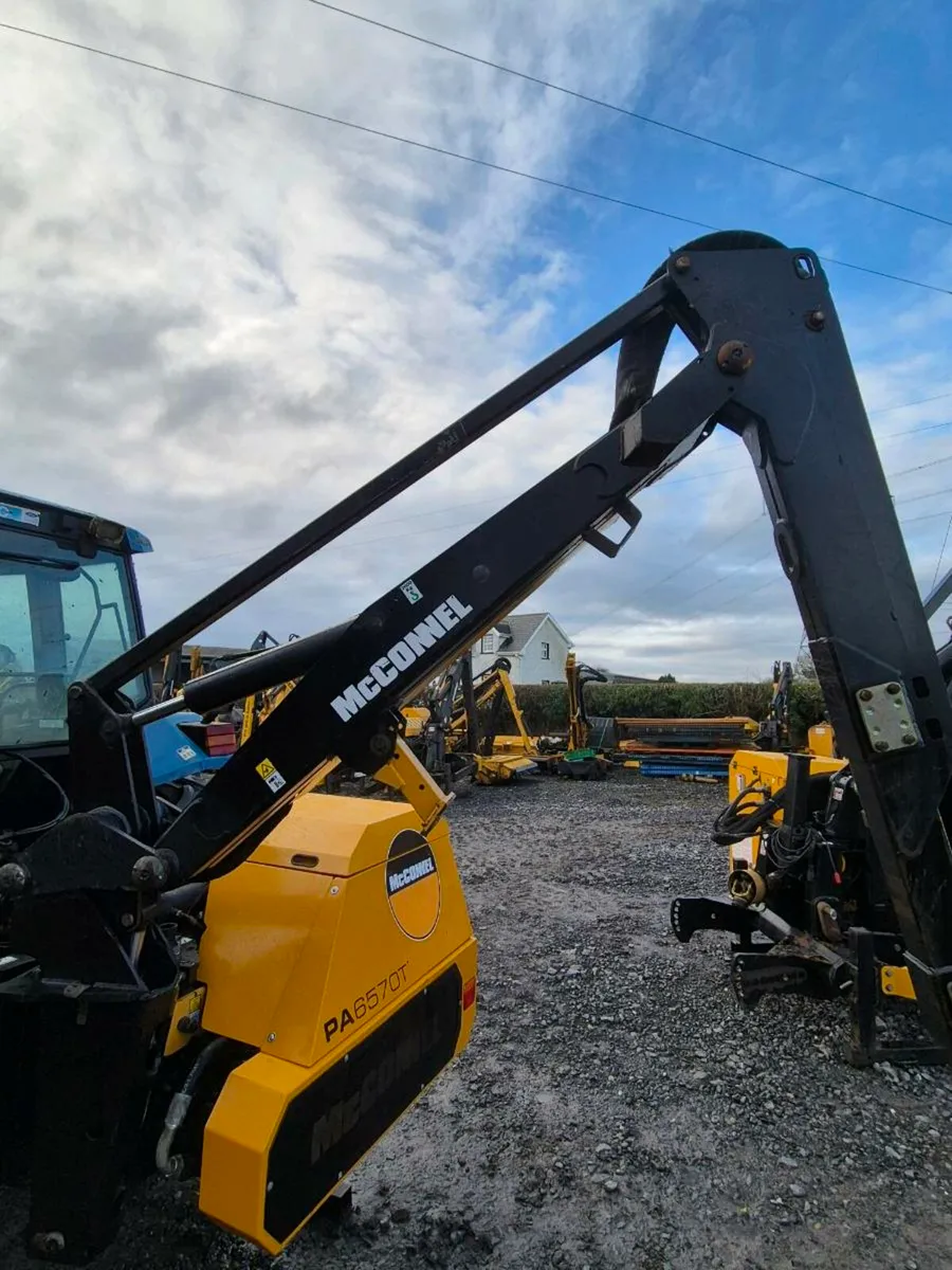 Mcconnel PA6570T Hedgecutter - Image 4