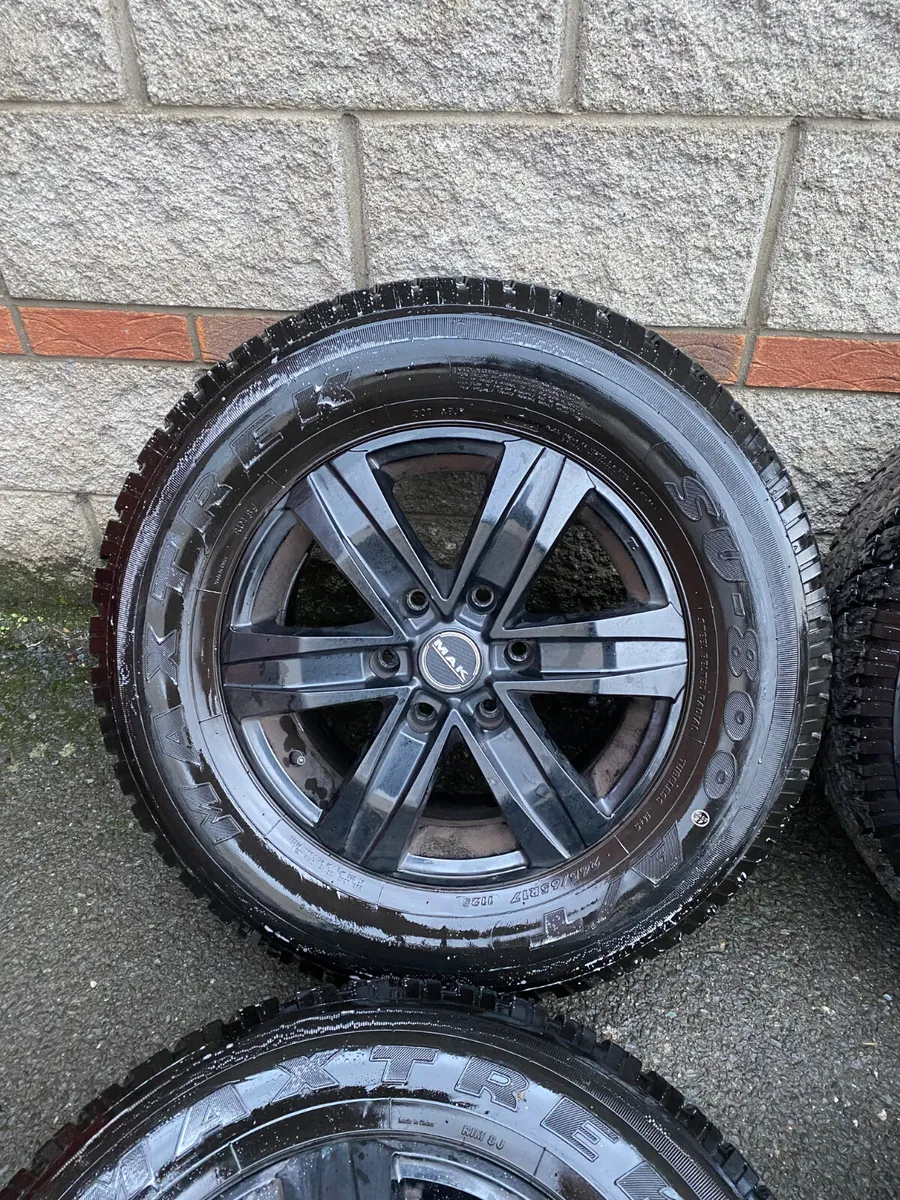 Mitsubishi Pajero   17 inch  alloy wheels & A/T - Image 4