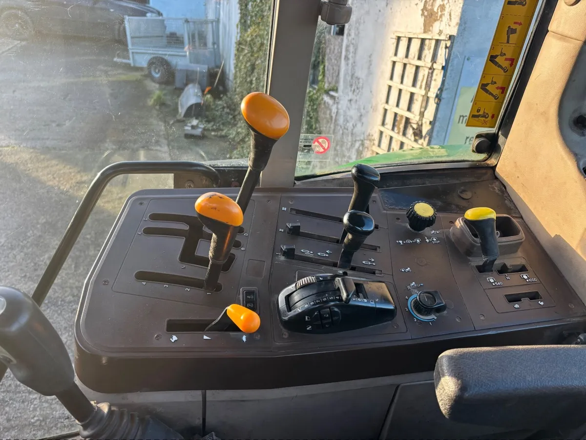 05,JOHN DEERE 6220 c/w JD LOADER - Image 4