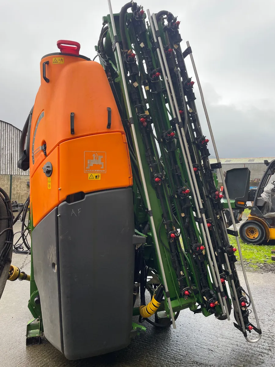 Amazone UF2002 sprayer and FT1502 front tank - Image 2