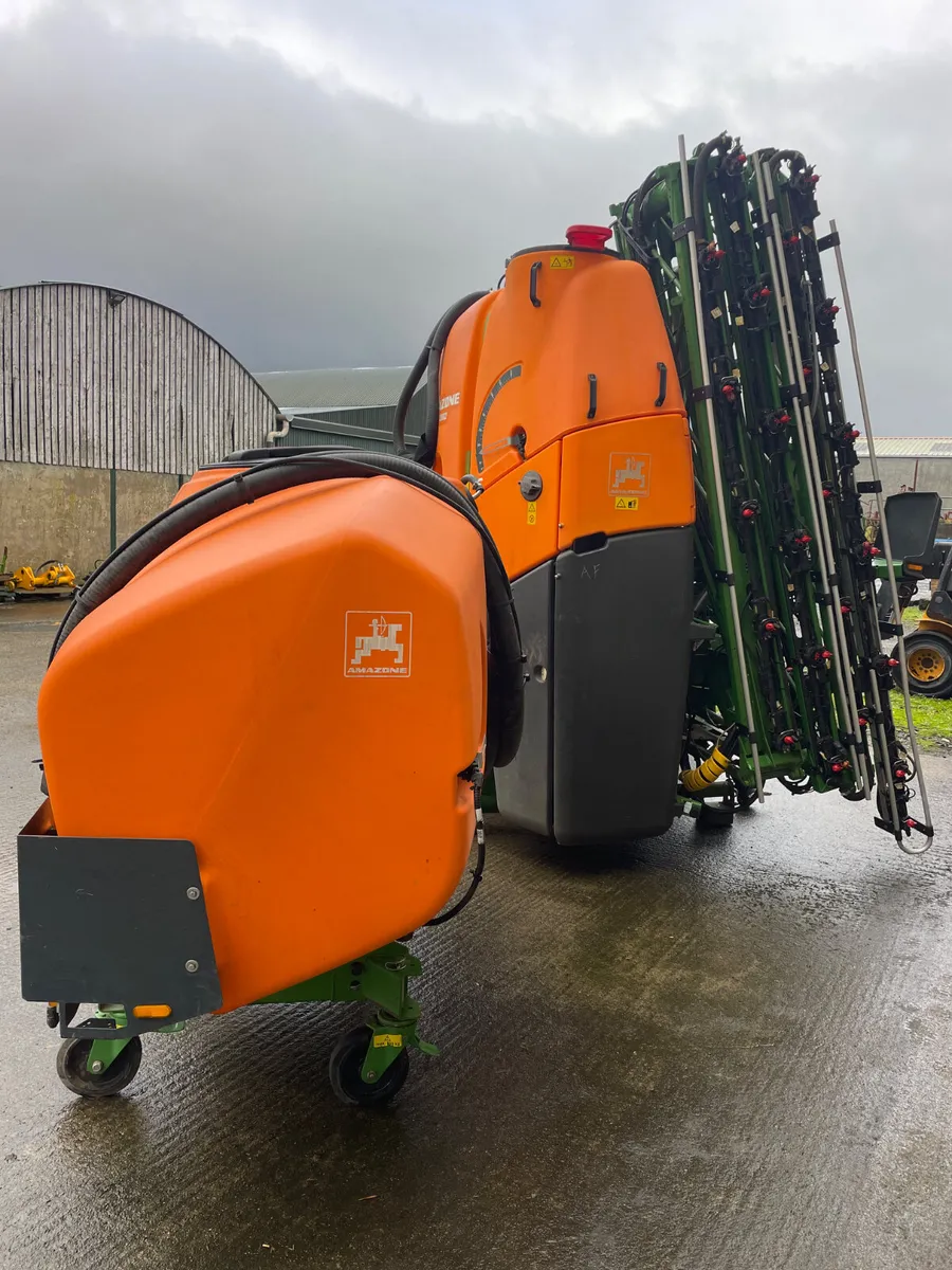 Amazone UF2002 sprayer and FT1502 front tank - Image 1