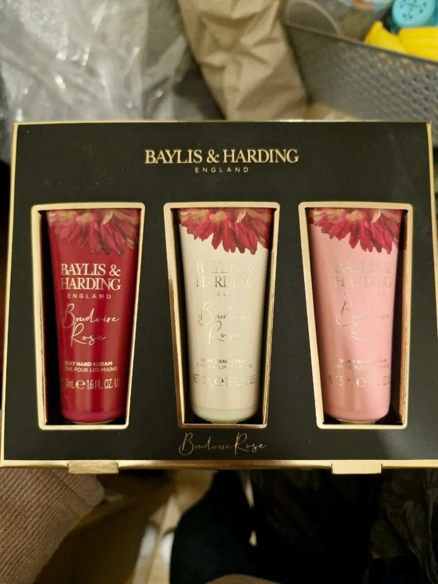 Selection of beauty sets - Image 2