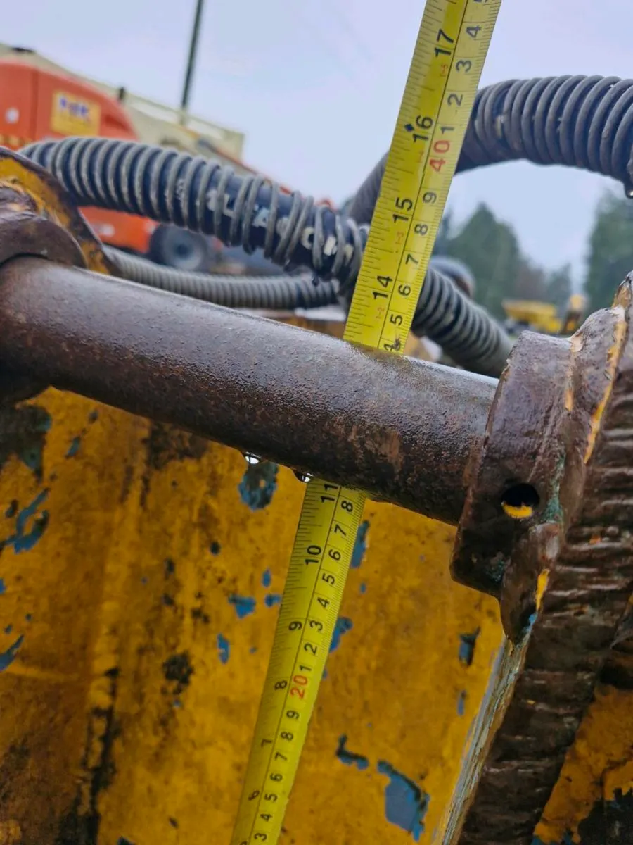 Rock breaker for sale to suit 8-10ton - Image 4