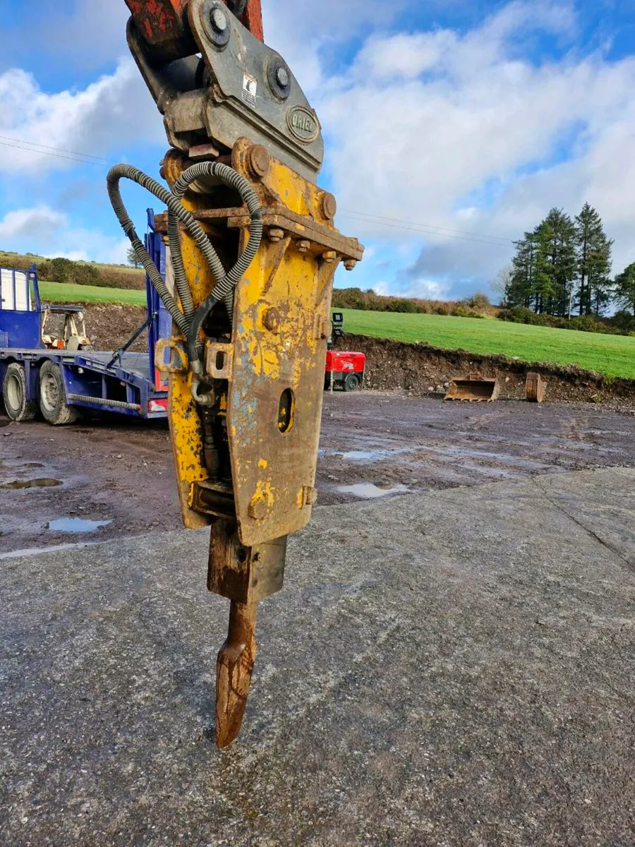 Rock breaker for sale to suit 8-10ton - Image 1