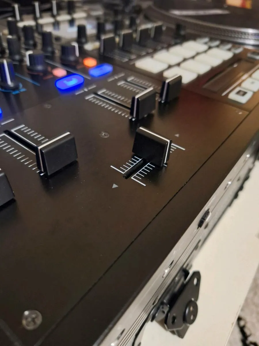 Native Instruments Traktor Kontrol S8 in excellent - Image 3