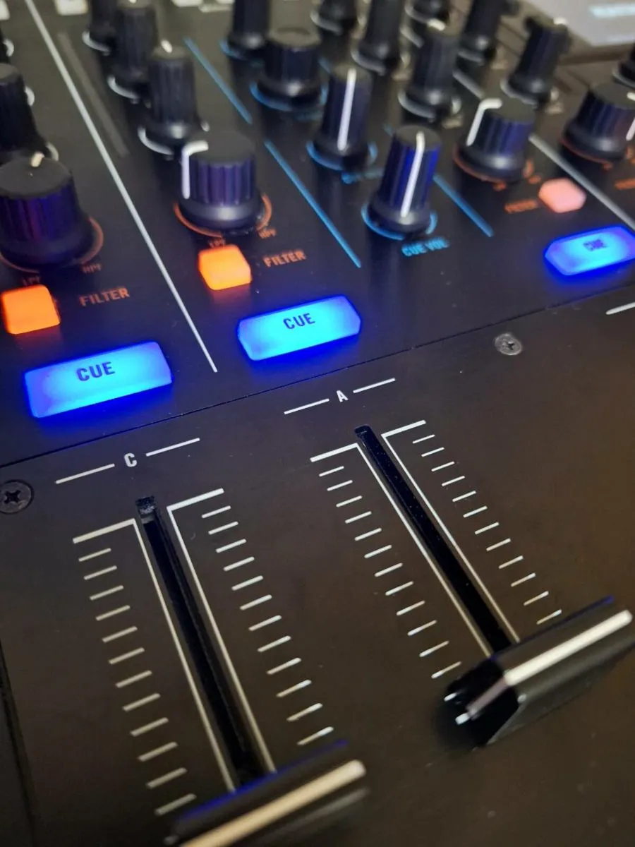 Native Instruments Traktor Kontrol S8 in excellent - Image 4