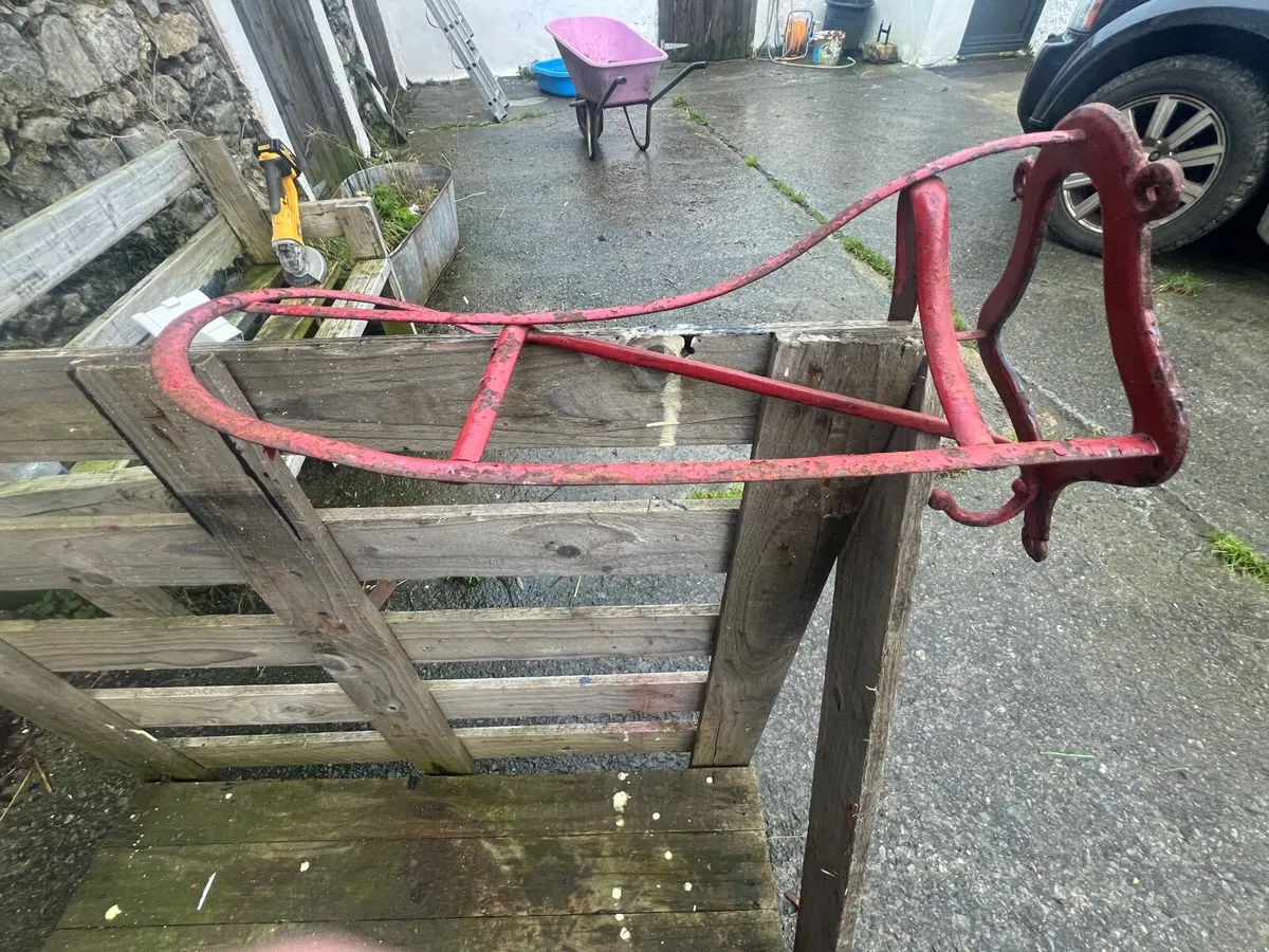 Vintage cast iron saddle racks - Image 2