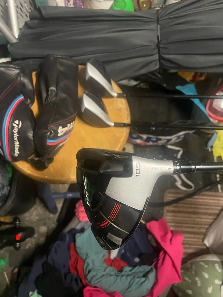 taylormade m4 full set of irons and woods and bag - Image 1