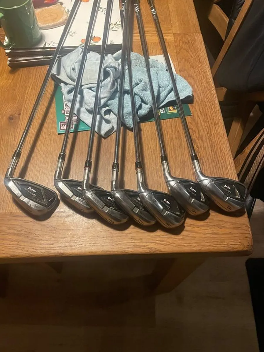 taylormade m4 full set of irons and woods and bag - Image 4