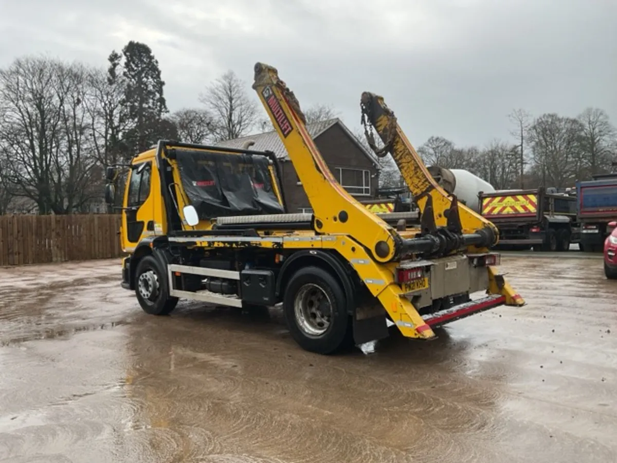 2021 Volvo FL250 4x2 18T Skiploader - Image 4