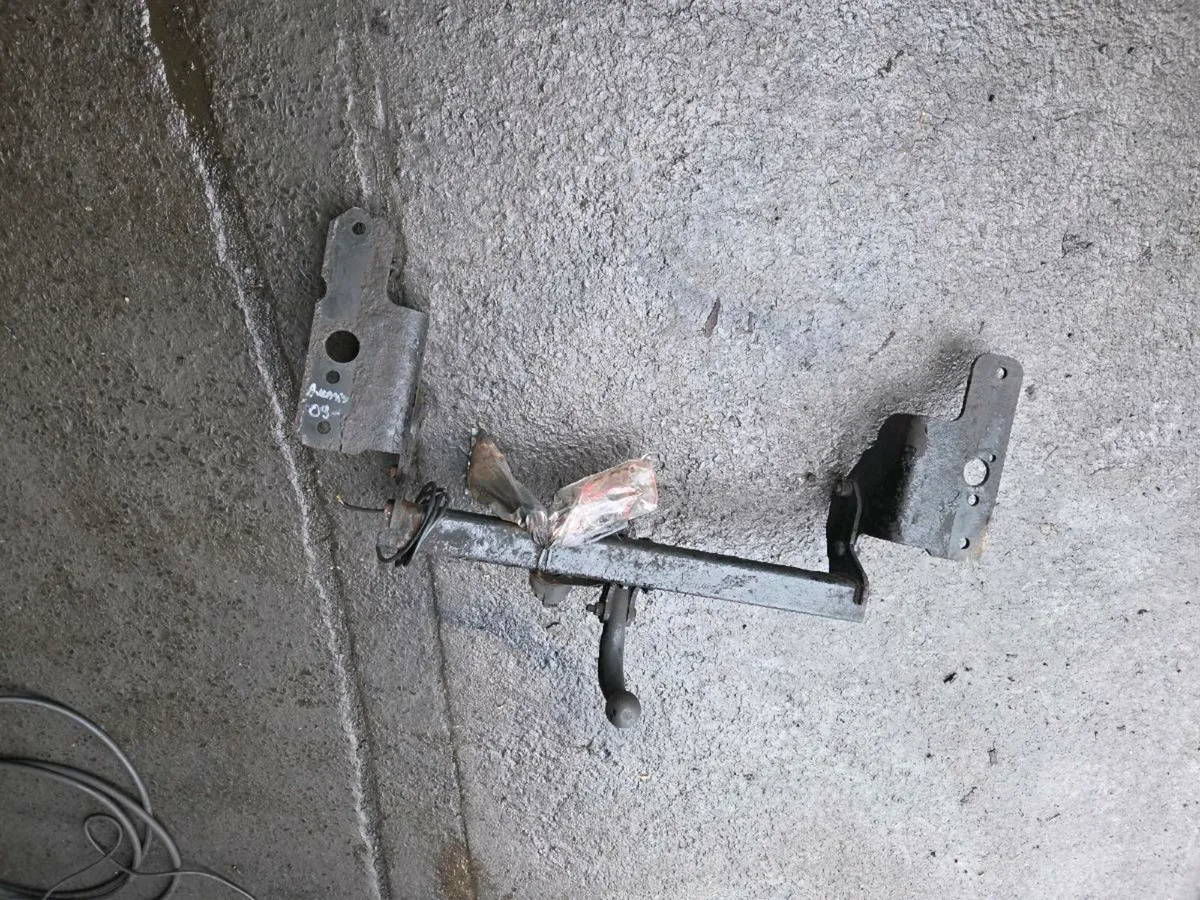 Toyota AVENSIS TOWBAR FOR SALE 09 TO 18 - Image 1