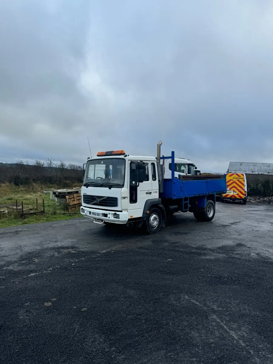 Vovo fl6 tipper lorry 8 studs - Image 1