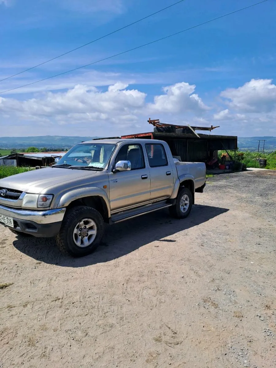 Toyota hilux SR5 - Image 1
