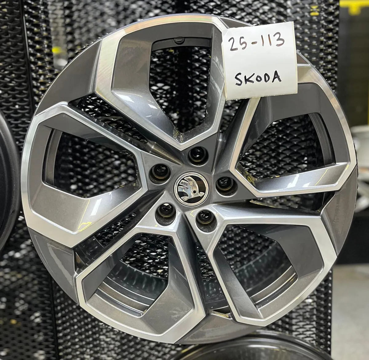 Skoda VRS original 19 inch alloy wheels - Image 2