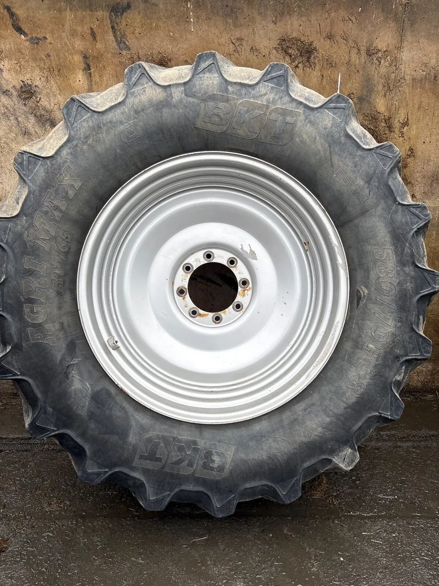 Rims and tyers off case cvx 150 - Image 3