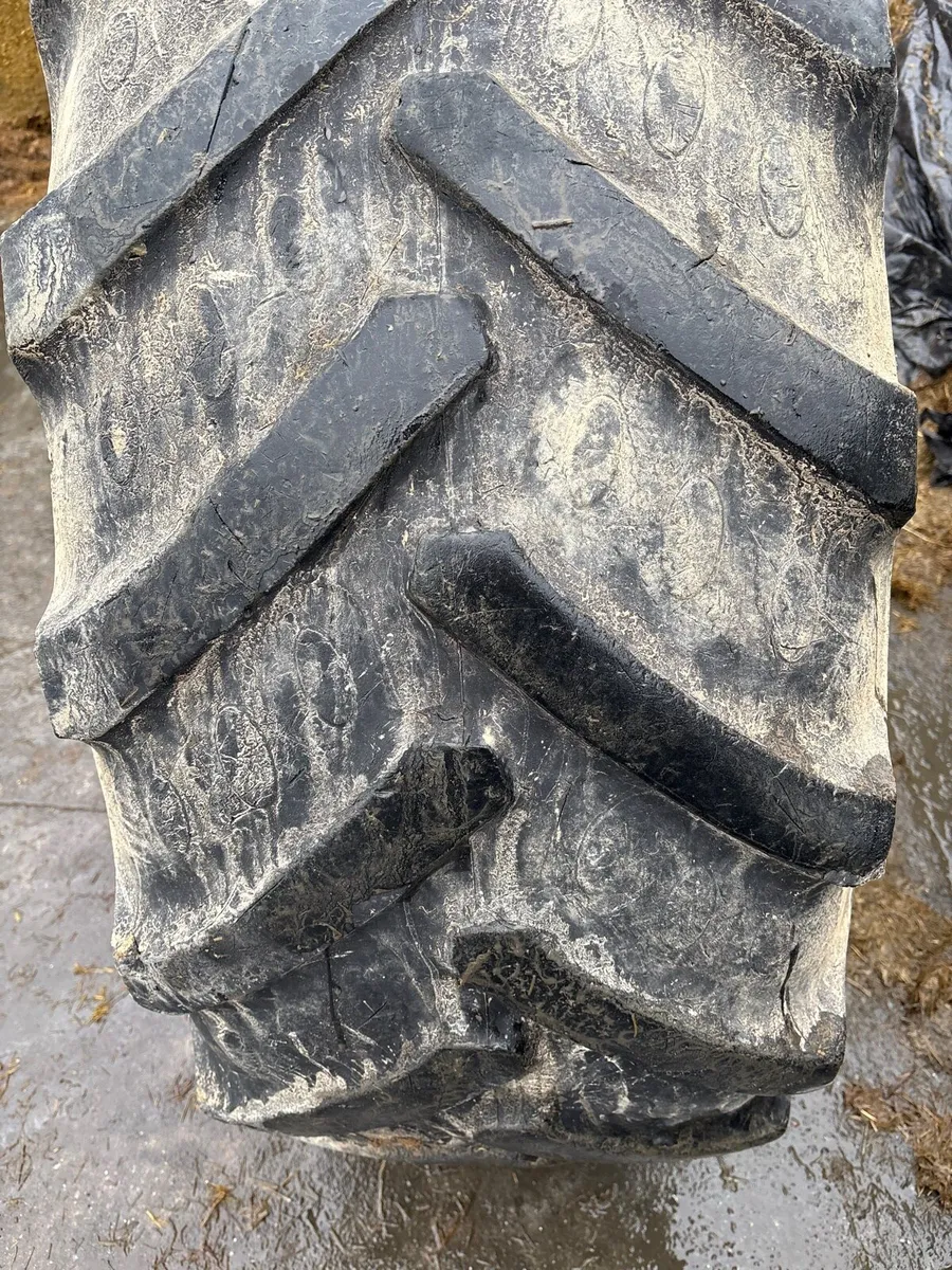 Rims and tyers off case cvx 150 - Image 4