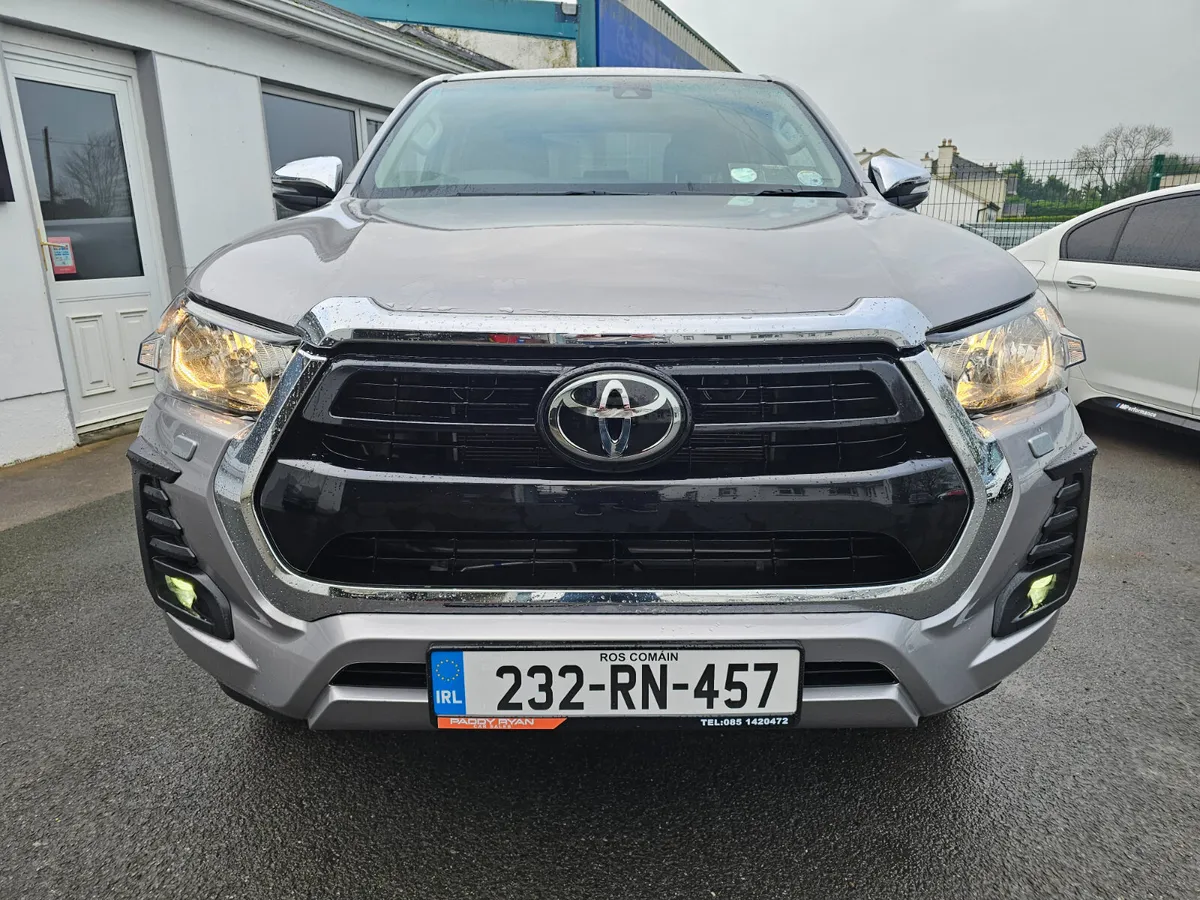 2023 Toyota Hilux 2.8 Auto SR5 Double Cab - Image 4