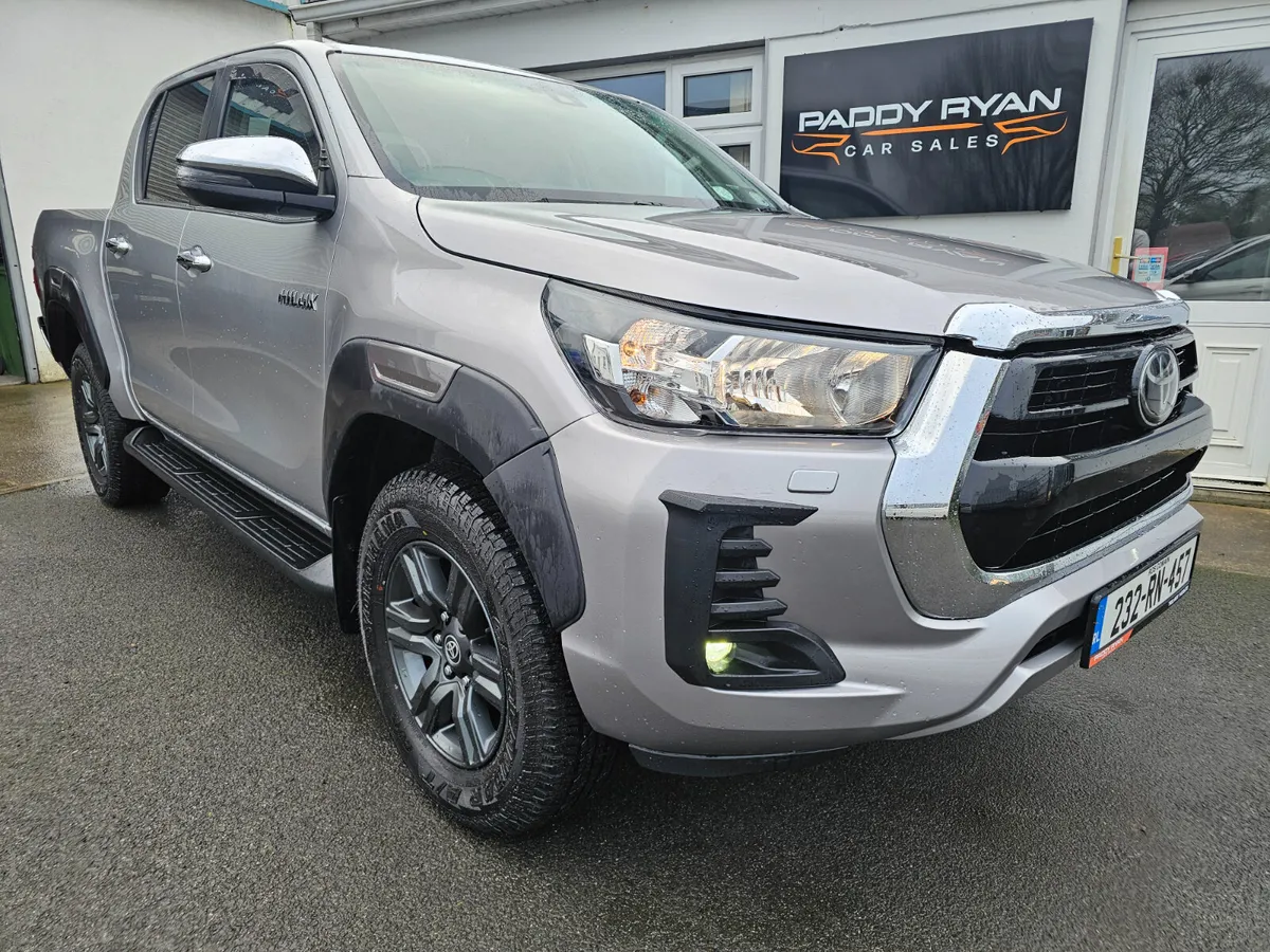 2023 Toyota Hilux 2.8 Auto SR5 Double Cab - Image 1