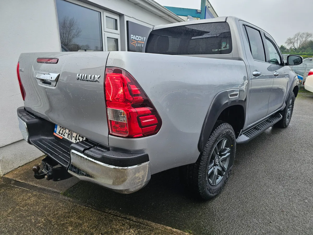 2023 Toyota Hilux 2.8 Auto SR5 Double Cab - Image 3