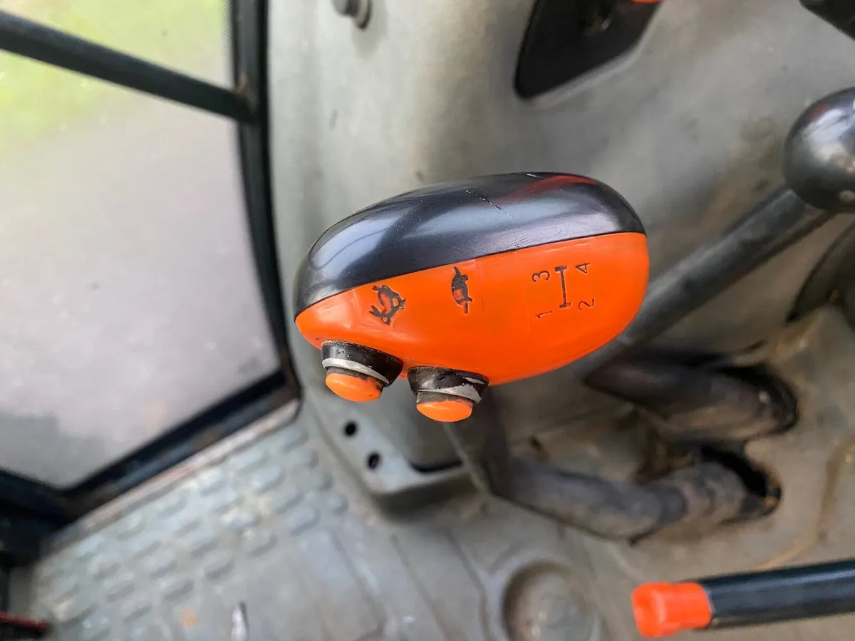 New Holland TL100 C/W Quicke 320 Loader - Image 2