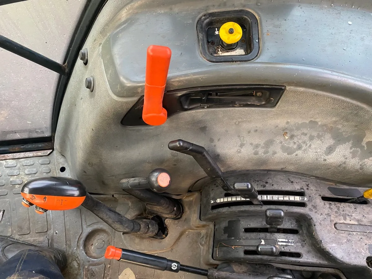 New Holland TL100 C/W Quicke 320 Loader - Image 4