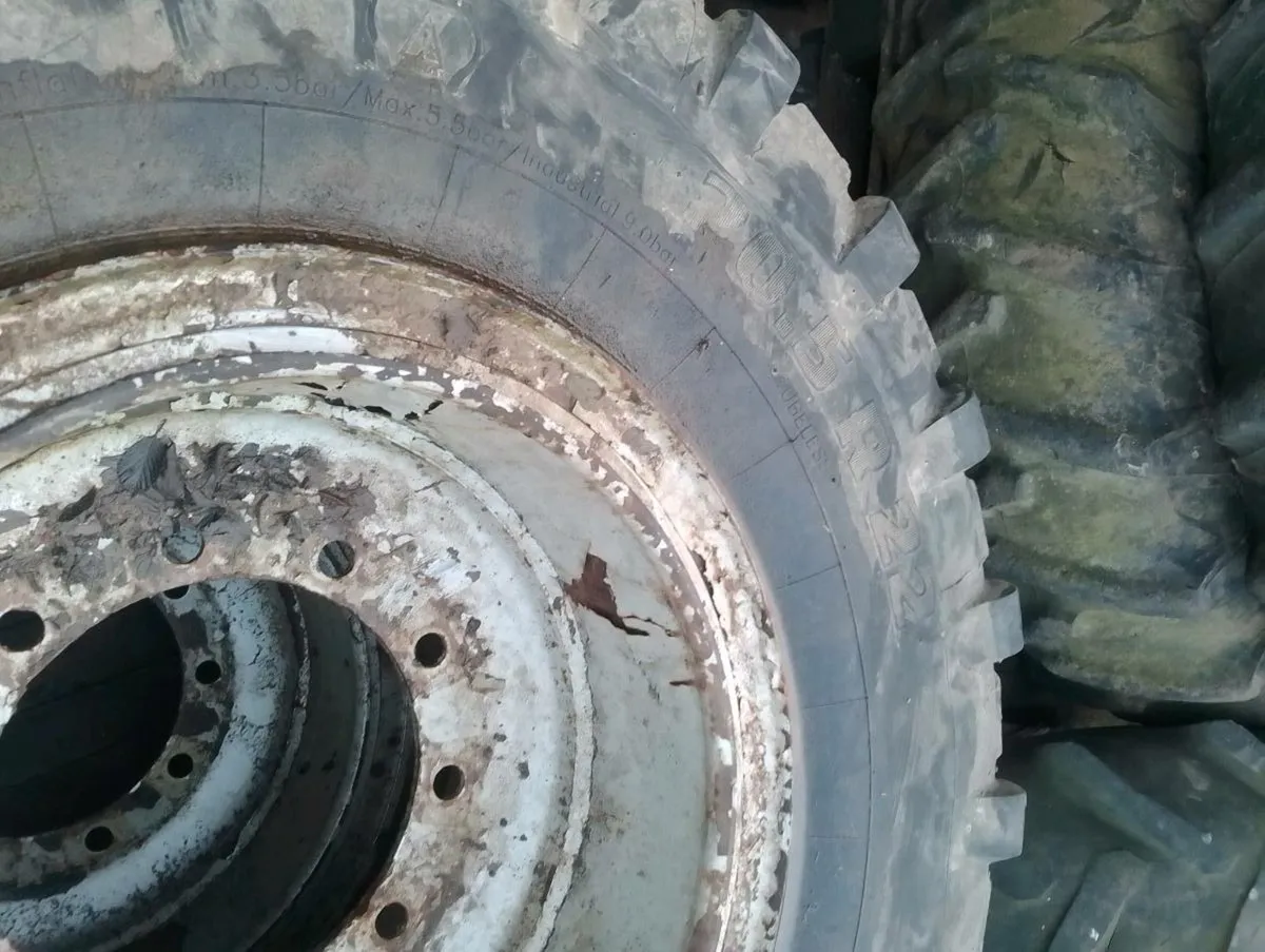 20.5 22 radial tanker trailer wheels 10 stud - Image 2