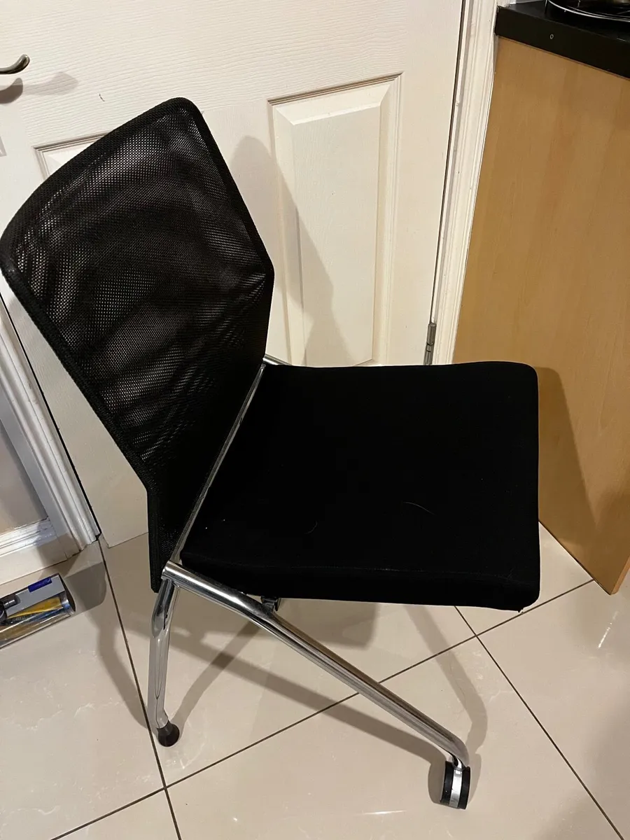 Office chairs - Image 1