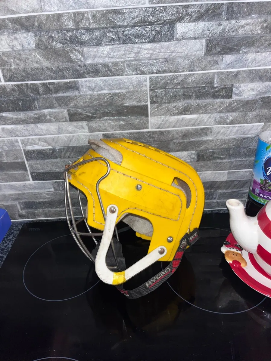 Hurling helmet - Image 2