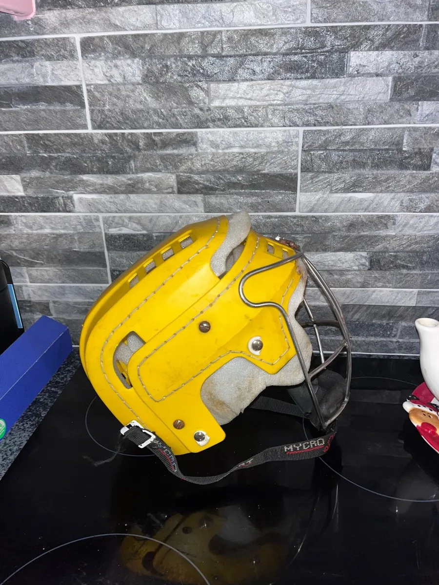 Hurling helmet - Image 4