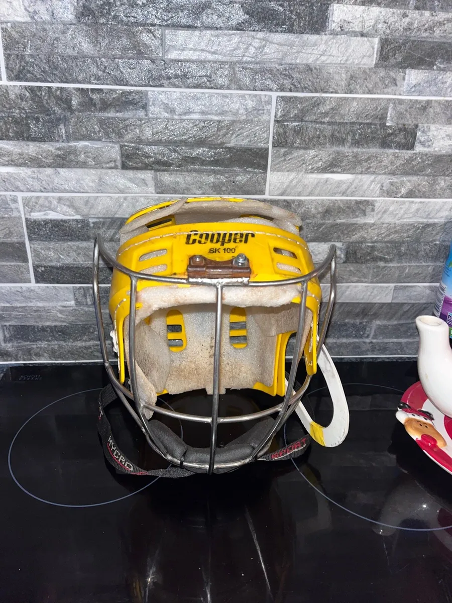 Hurling helmet - Image 1
