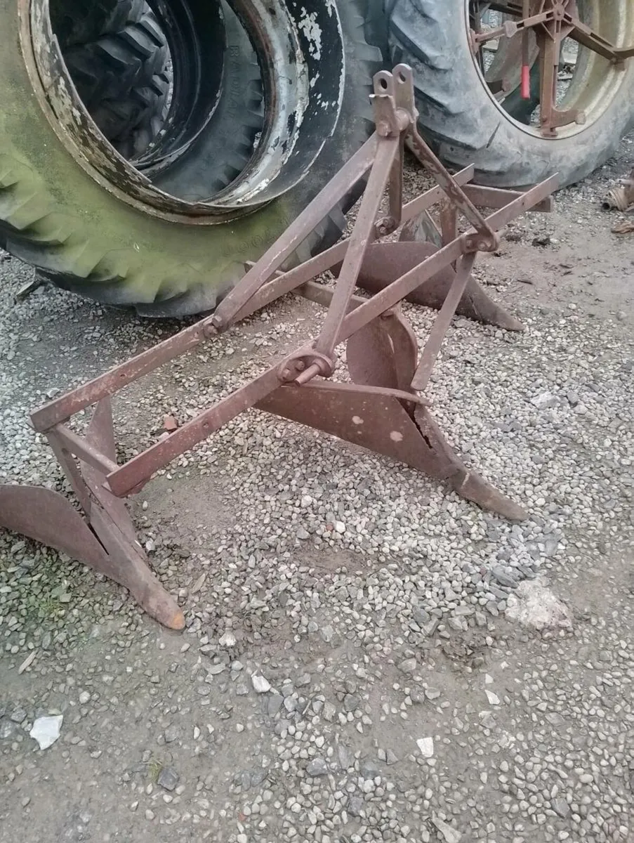 Vintage 2 furrow plough & 3 furrow drill plough - Image 3