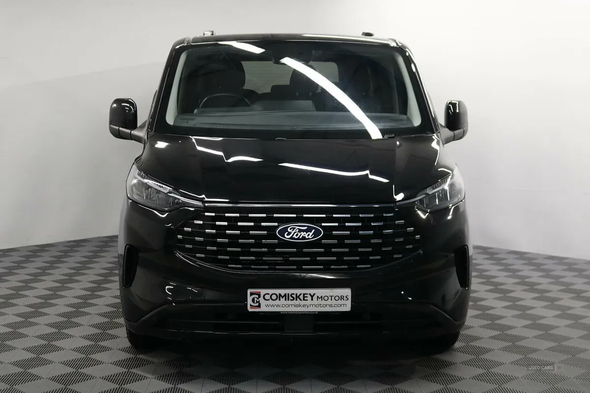 Ford Tourneo Custom 320 EcoBlue Titanium Luxe Auto - Image 2