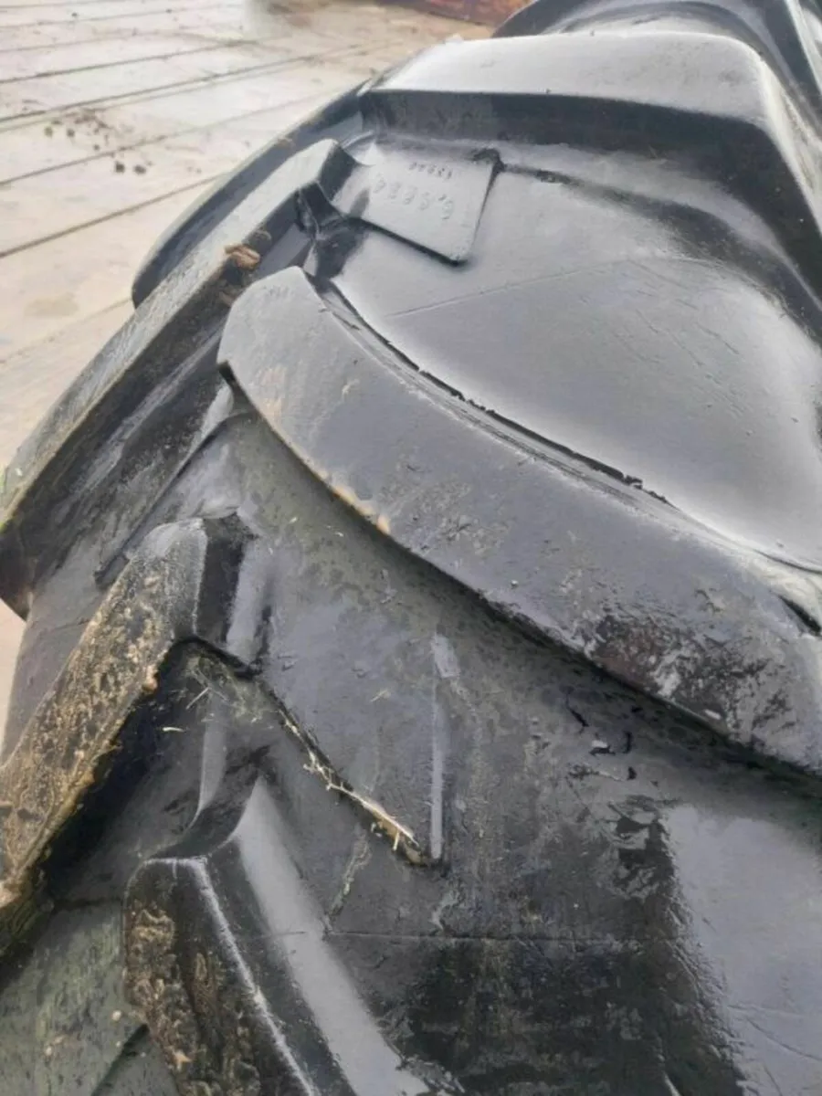 R34 Wheels & Tyres - Image 4