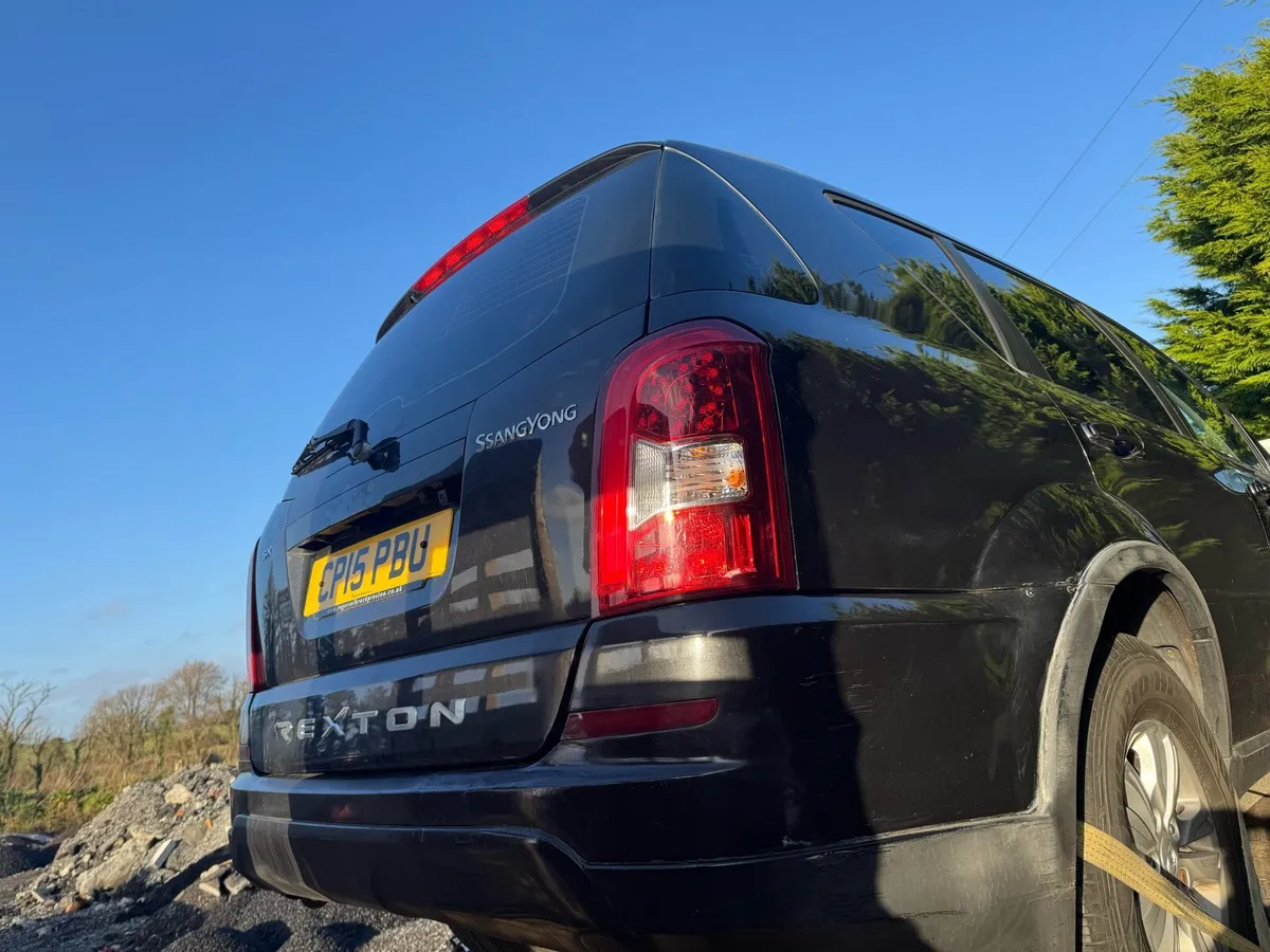 Ssanyong Rexton 2.2 diesel 4+4  2015 - Image 2