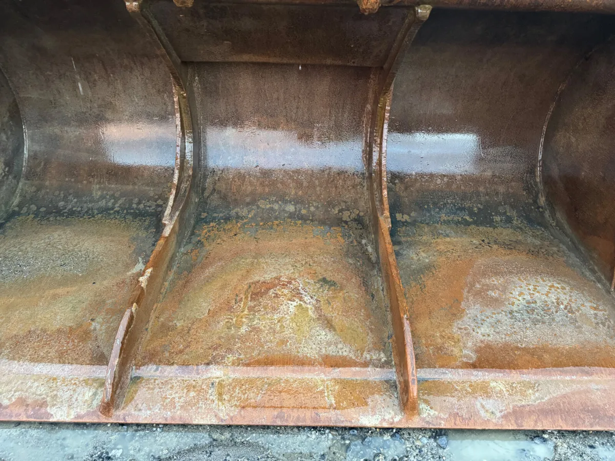 Grading Bucket 110 mm Pins - Image 1