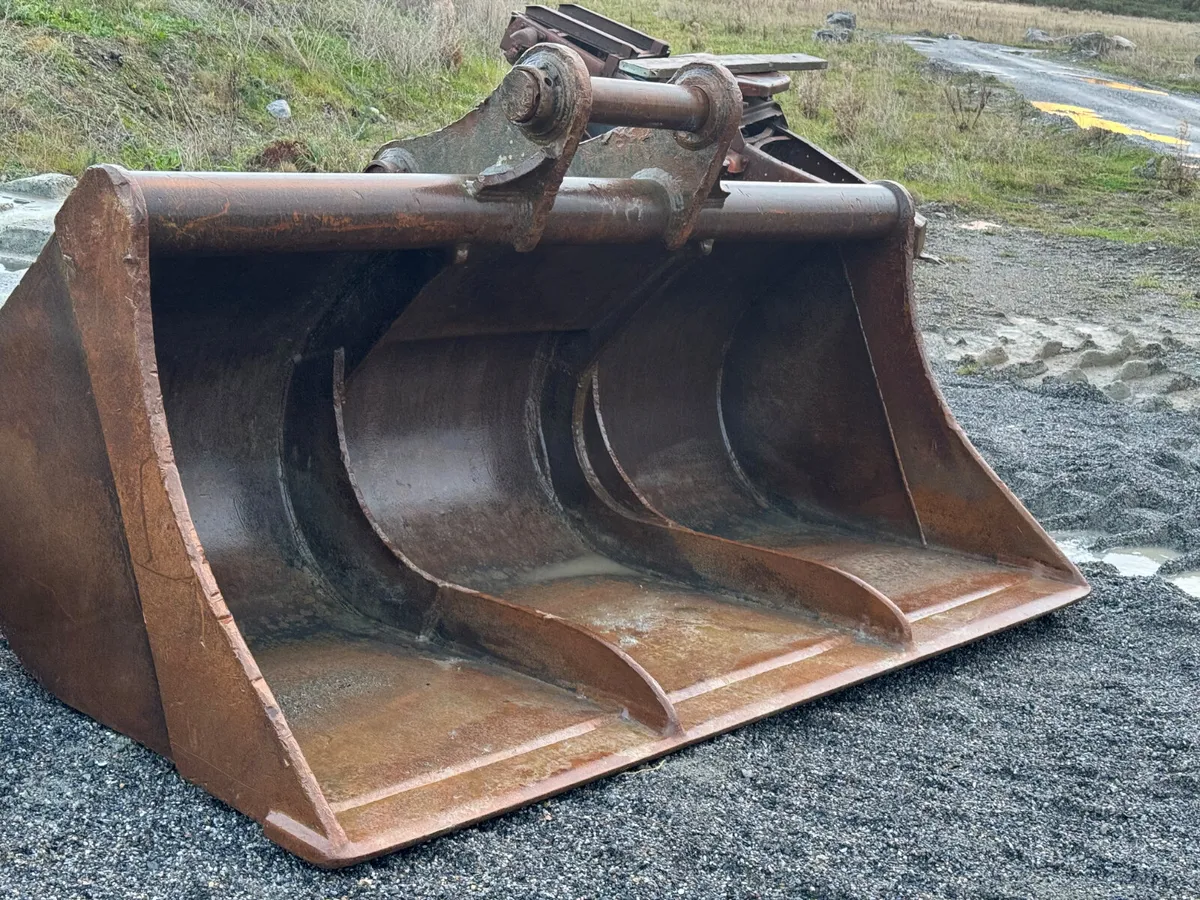 Grading Bucket 110 mm Pins - Image 1