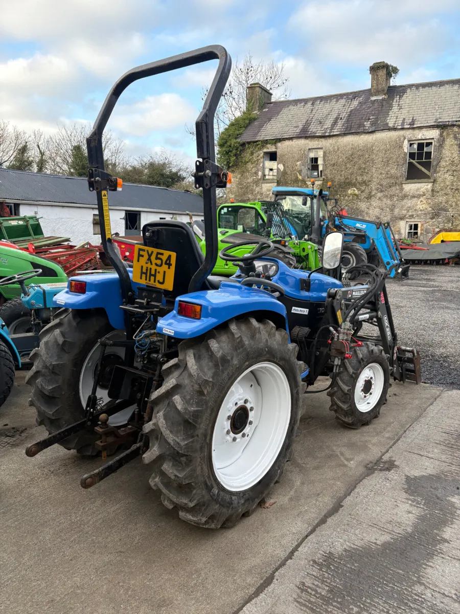 New Holland TL27D  Compact Tractor - Image 3