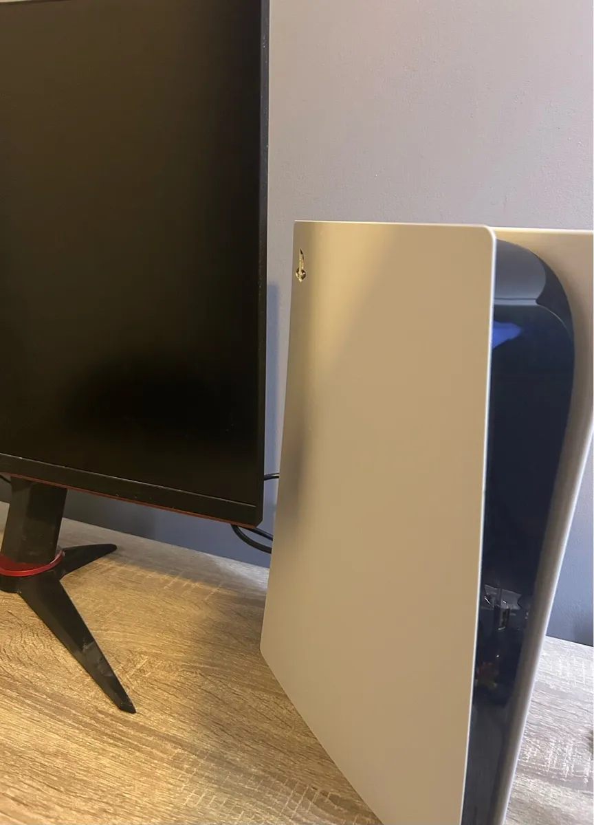 PlayStation 5 and AOC gaming monitor - Image 3