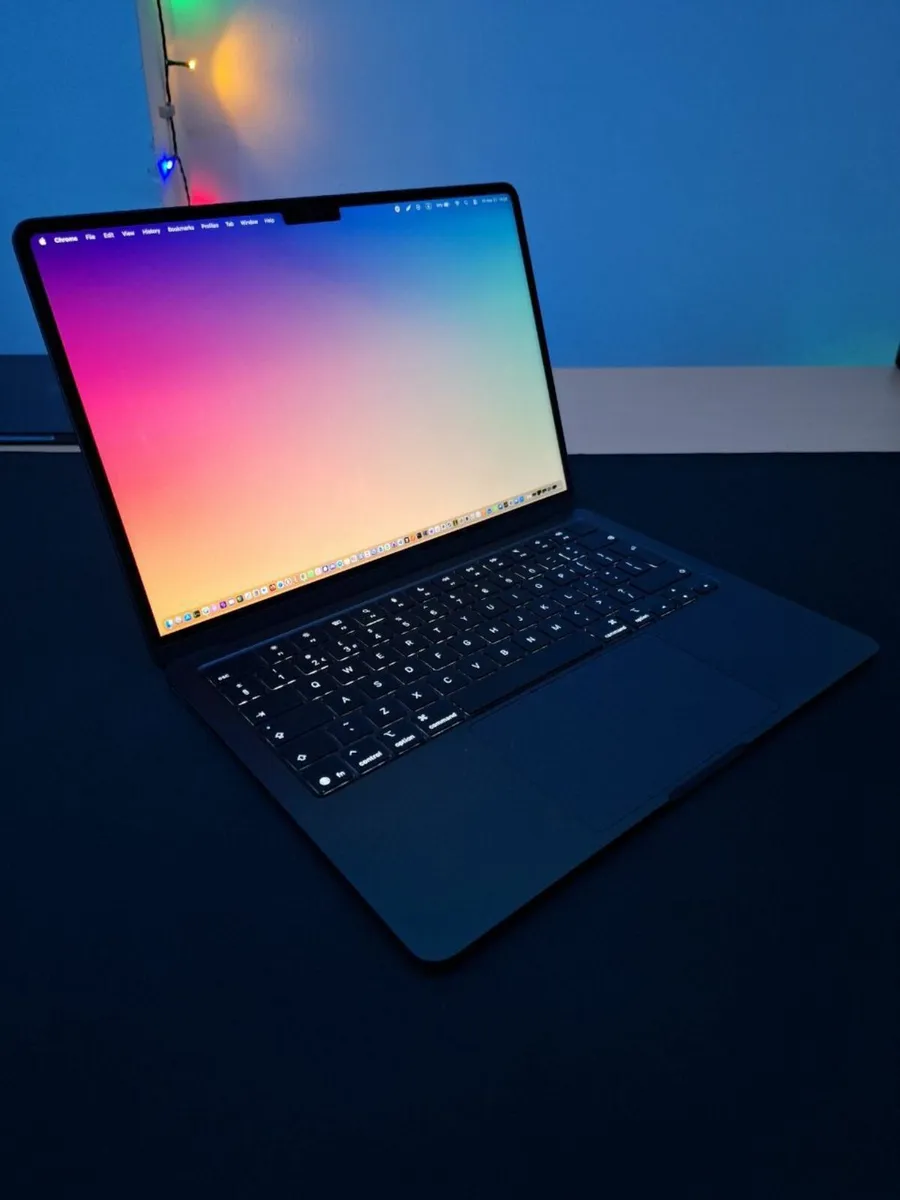 MacBook Air M3 - Image 1