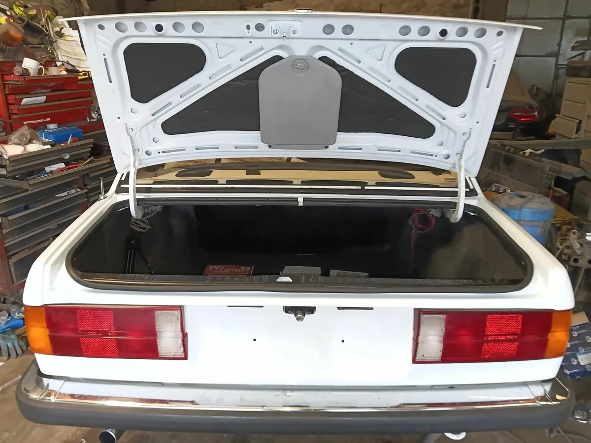 BMW E30  318I 1984 Jetronik - Image 4