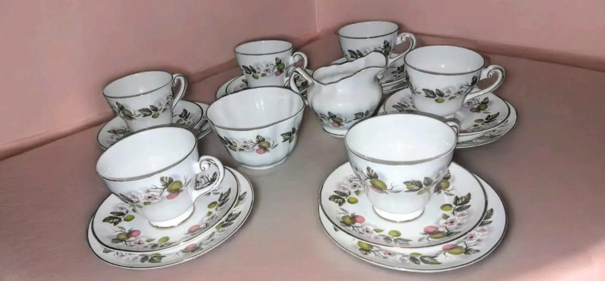 Royal Tara 20 pieces teaset - Image 2
