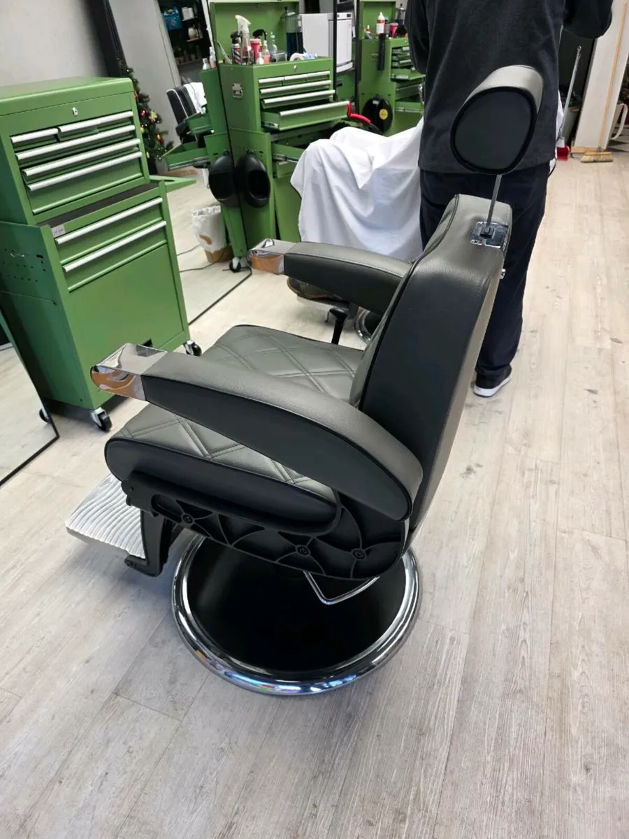 Brand new barber chair & Hairdressing towels - Image 1